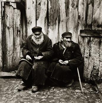 ROMAN VISHNIAC (1897-1990) A portfolio entitled The Vanished World. 1936-38; printed 1977.